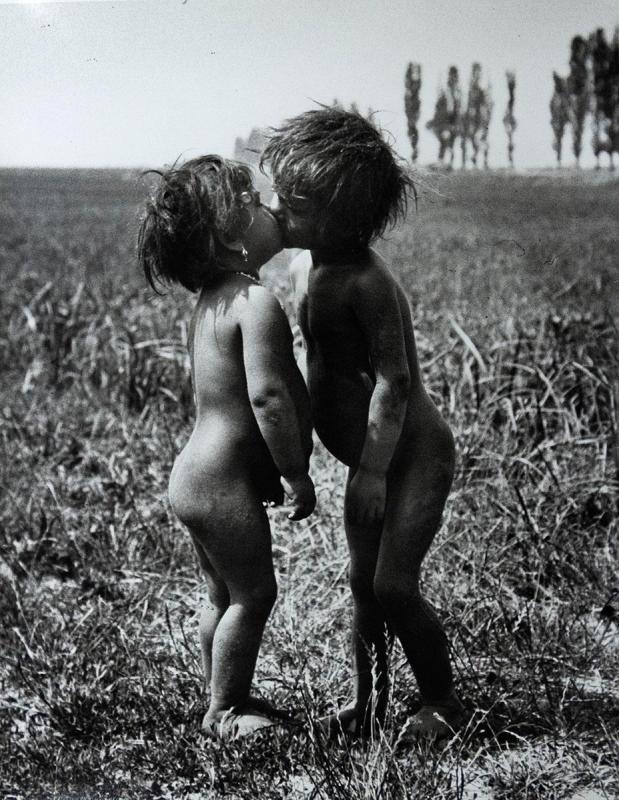 Gypsy Children Kissing, Esztorgem